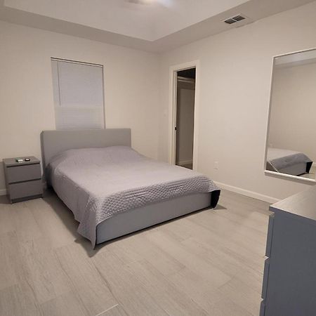 The House With The Blue Door. Apartment McAllen Exterior photo